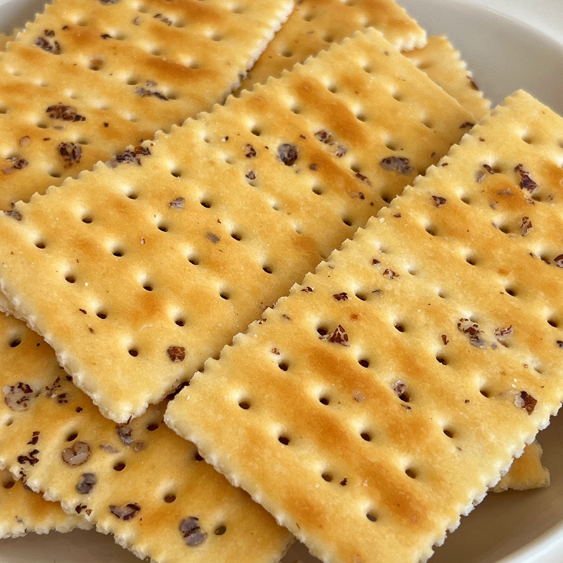 호밀과 바다 소금 소다 크래커